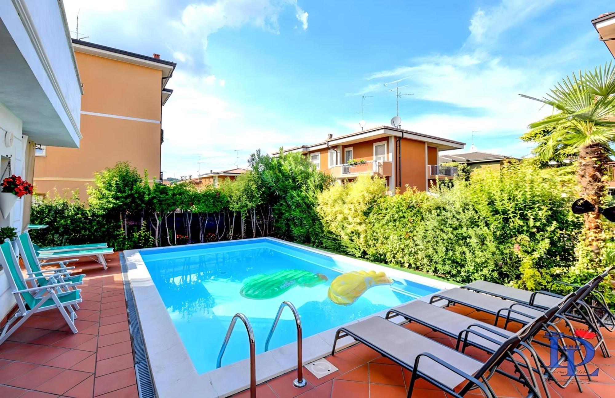 Desenzanoloft Official Partner Marriott Homes & Villas - Garden & Pool Десенцано дел Гарда Екстериор снимка