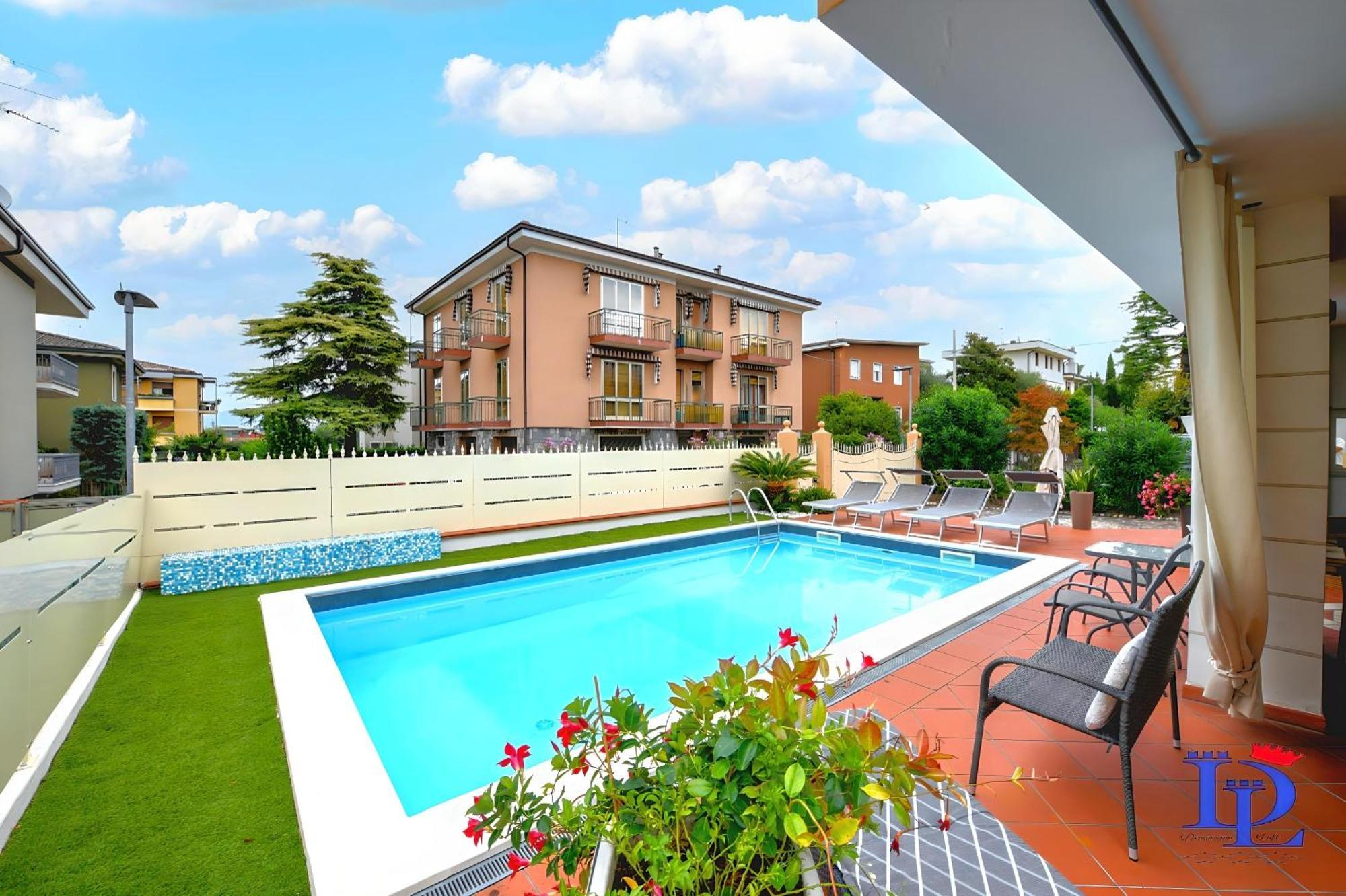 Desenzanoloft Official Partner Marriott Homes & Villas - Garden & Pool Десенцано дел Гарда Екстериор снимка